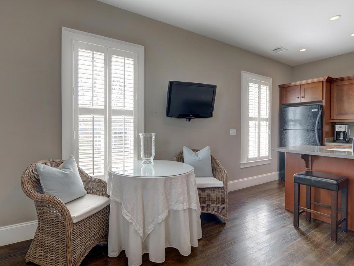 Southern Elegance Carriage House Apartment